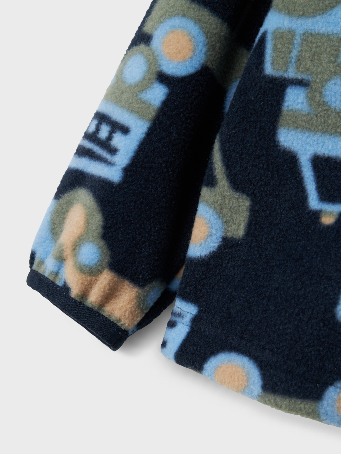 model_shot-front_full